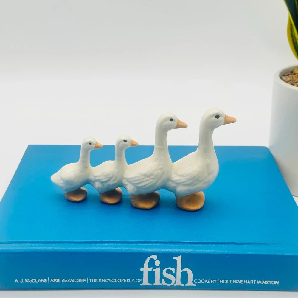 Vintage Ceramic Goose Family Figurine Row of 4 White Ducks Farmhouse Decor - Picture 5 of 7